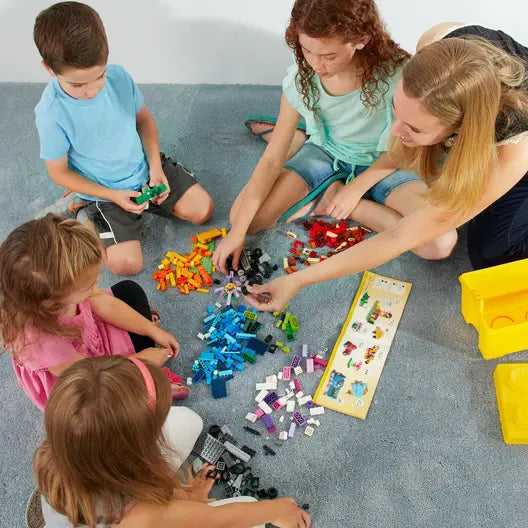 LEGO 10698 Classic Large Creative Brick Box 790 Piece