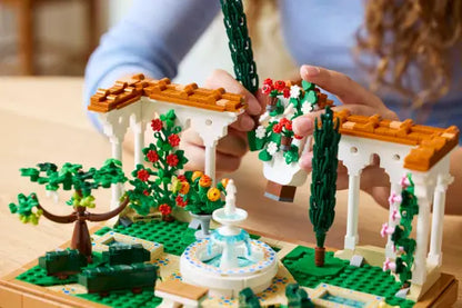 LEGO 10359 Fountain Garden