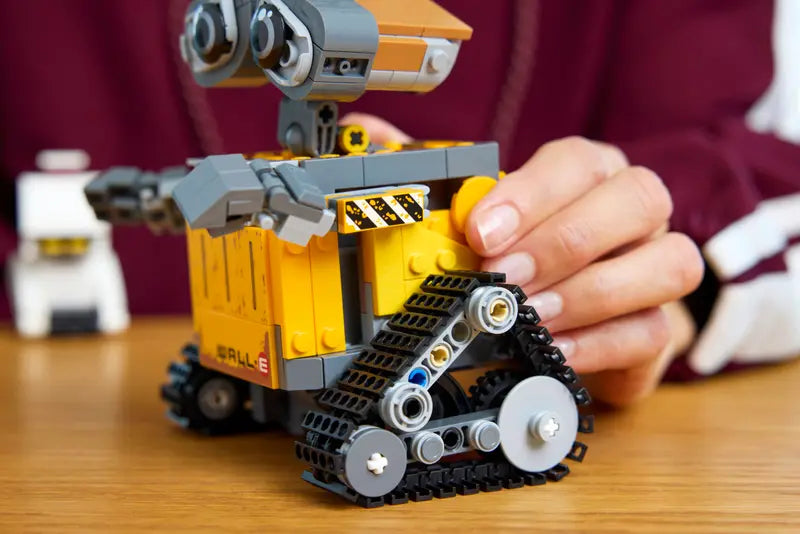 Lego 43279 Disney Pixar WALL-E and EVE